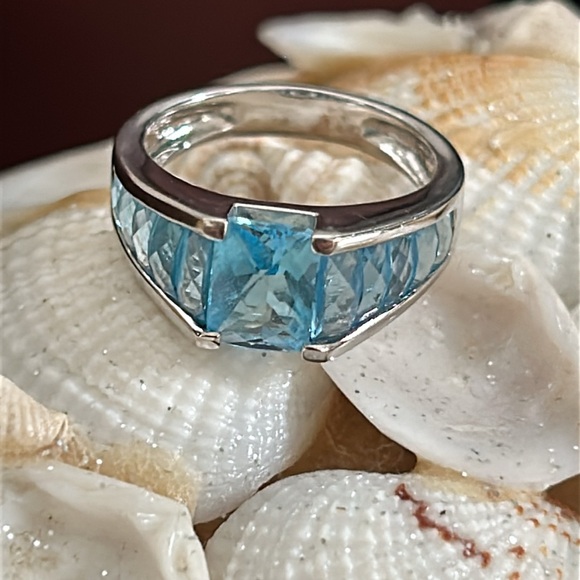 💕14KT White Gold Aquamarine Blue Topaz Statement Ring - Picture 3 of 8